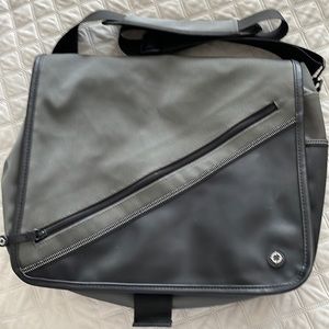 Franklin Covey bag comes with zippered planner notebook
